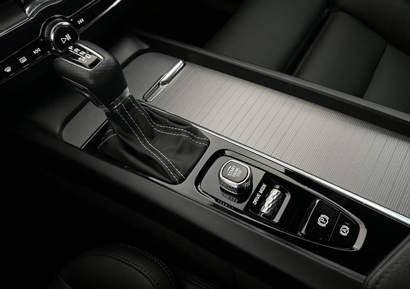 Volvo XC 60 cena 139800 przebieg: 122000, rok produkcji 2020 z Żarki małe 667
